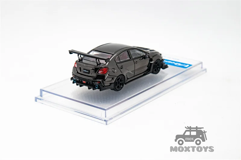 سيارة موديل CM 1:64 Varis WideBody 2.0 Chome باللون الأسود