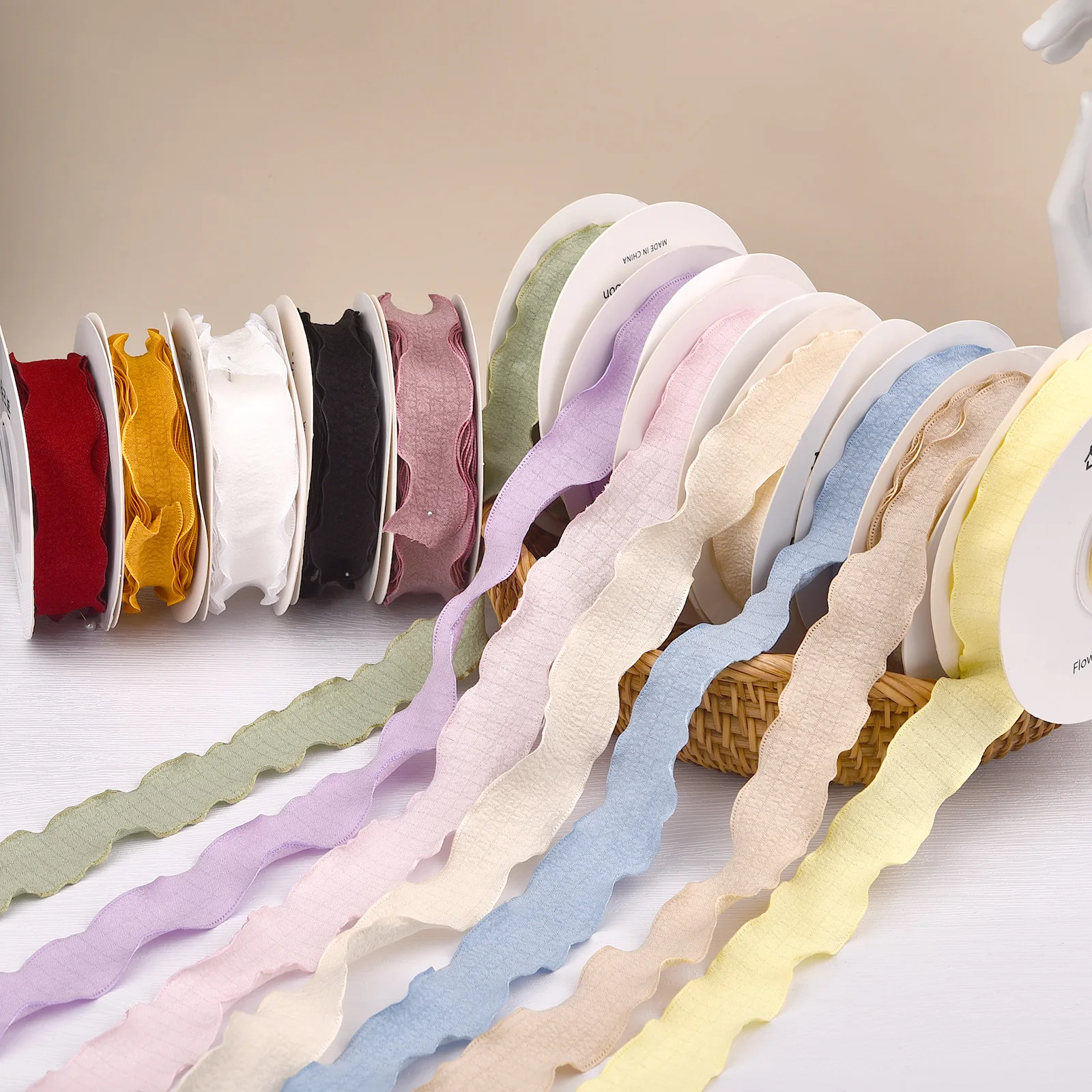 Nastro con bordo ondulato a coda di pesce da 10 metri Confezione regalo fai-da-te Confezione di bouquet di fiori Nastri in filato con fiocco Bar Decorazioni regalo fatte a mano
