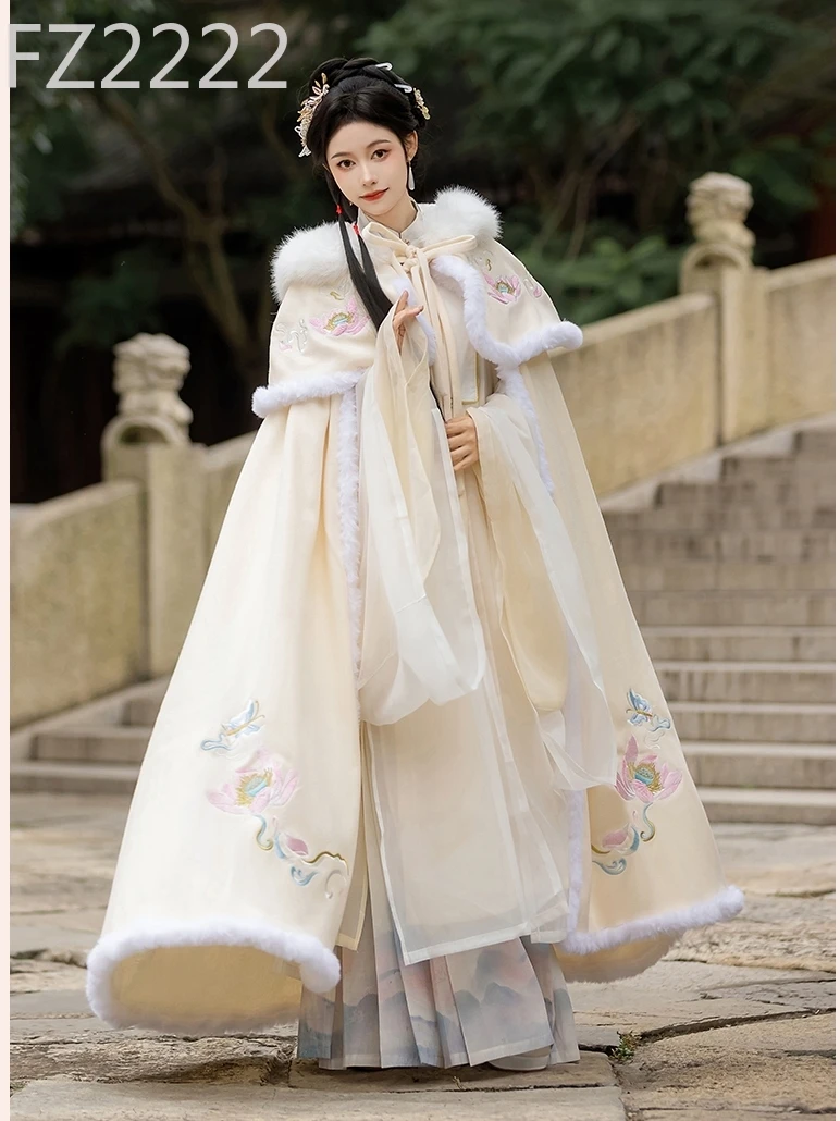 

Hanfu women's new Chinese style cloak heavy industry embroidery cloak piled thicker winter