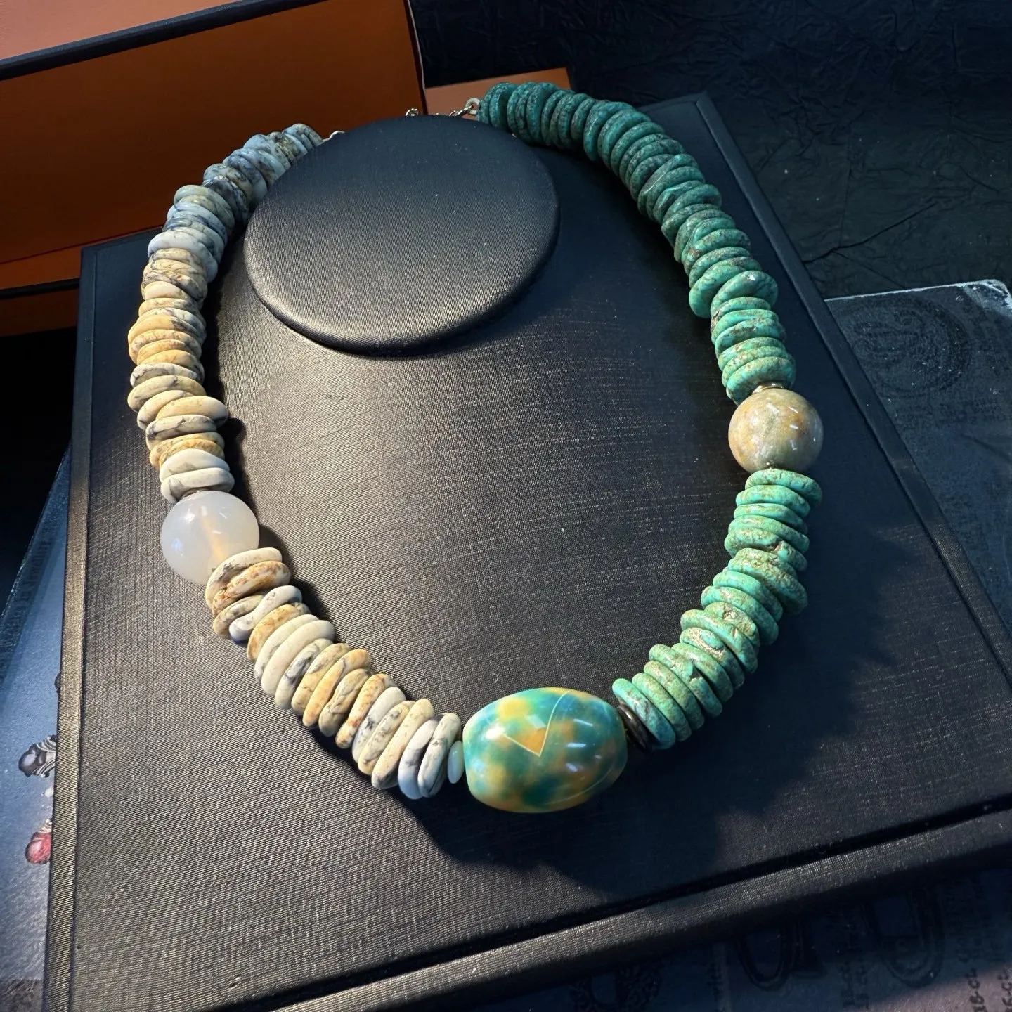 

howlite Turquoise roundelle necklace woman's jewelry
