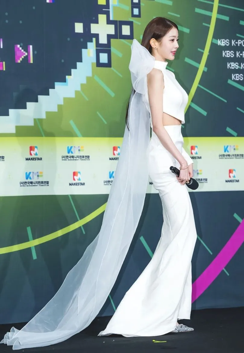 Customized Long Crepe Celebrity Dresses with Side Cutout Mermaid High Neck Pleated Watteau Train Evening Dress for Women