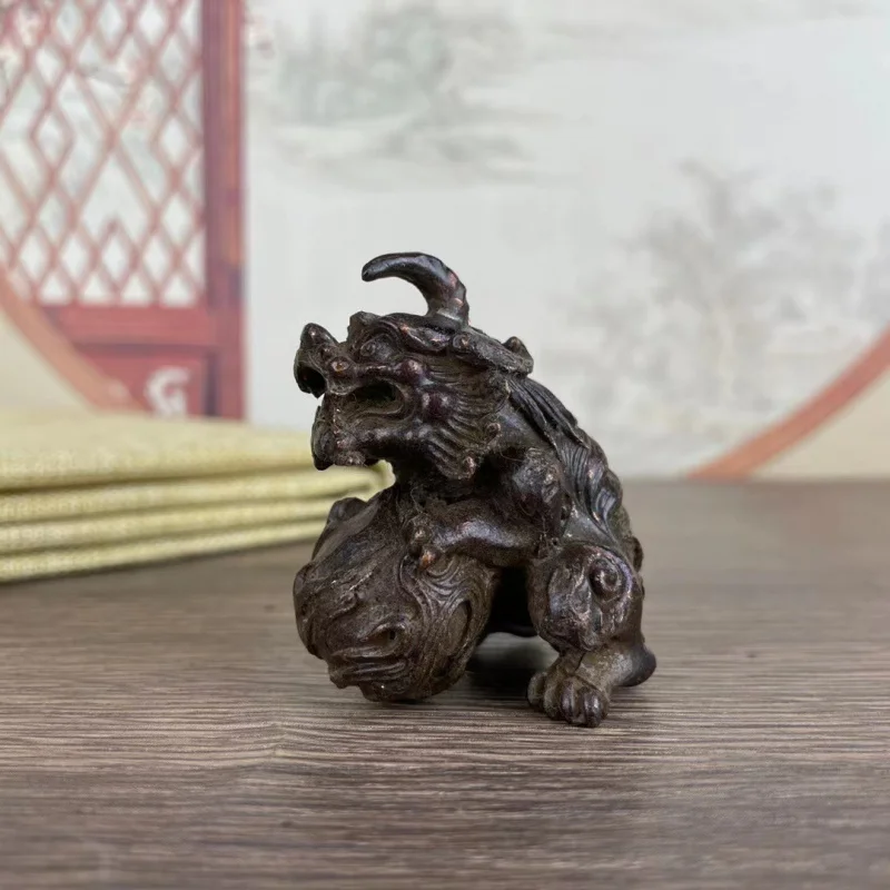 Miscellaneous collectible ornaments: copper-plated cast bronze , lion dance home desktop decoration, vintage patina tea pet