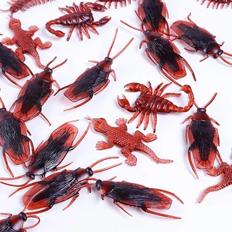 

Pack of 100 Halloween False Insect Realistic Cockroach Toy for Kids Prank Dark Craft Halloween Insect Fun Prank