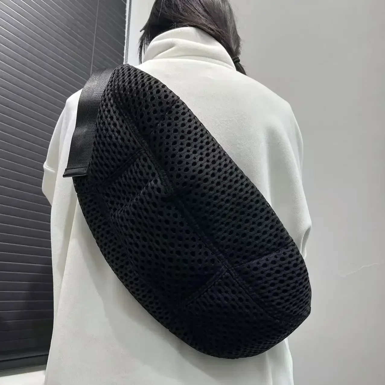 

Ladies' fashionable and casual mesh diagonal cross bag, lightweight and versatile, sewn single shoulder handbag