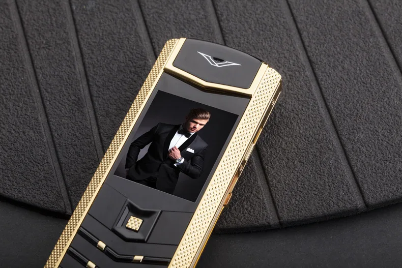 Metal Body Luxury Bar Phone K9 Dual Sim Bluetooth Dialer Senior Mobile Cellphone Invisible Keyboard V9