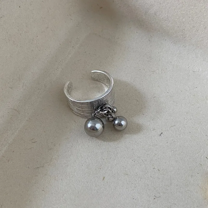 

Just Ouyang, The Same Texture Is Old and Retro, The Opening Is Adjustable, The Bell Ring Is Female Niche Design, Bead Ball.