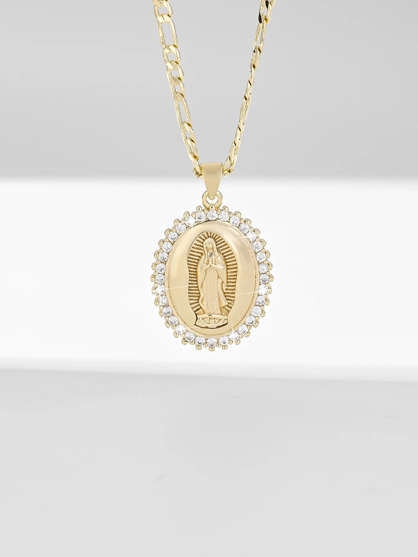 Virgin Mary Pendant Necklace Micro-inlaid zircon Luxury Currents Round Pendant Daily Wear Fashionable Christmas Gift For Family