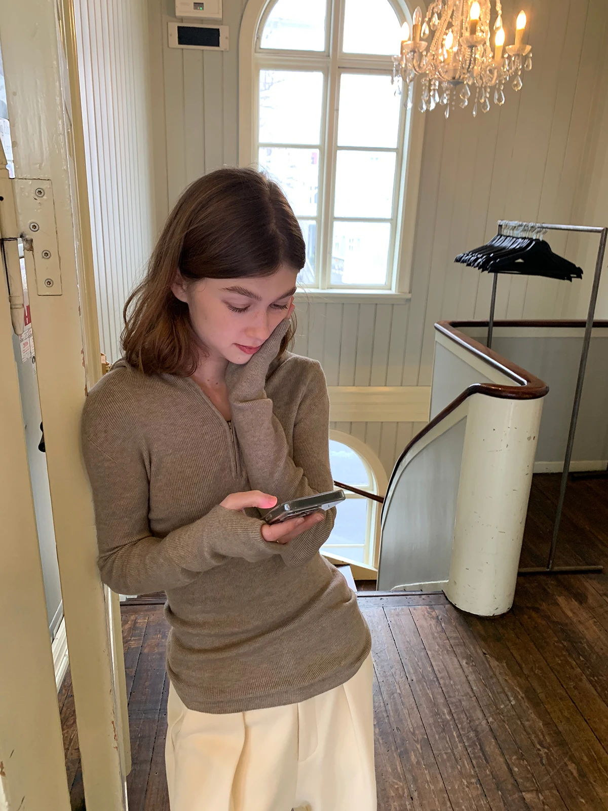 

Thiened шерстяная основа irt теплый и облегающий четыре цвета Kernel Cosmos женский вязаный свитер зимняя коллекция 2024