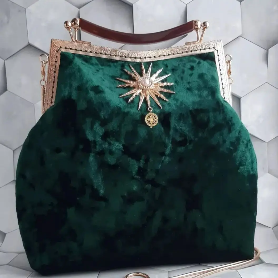 

Lost In Vintage Emerald Velvet Bag and A Glitter Shiny Shunshine-shape Brooch Pendant with Pendulum Handle Clutch 28x23x8cm