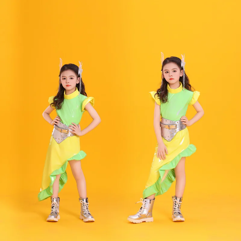 

Big Player Girl Catwalk Trendy Clothes Yellow-green Elf Amusement Park Technology Sense Candy Color Dopamine Locomotive Performa