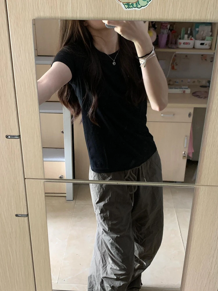 เสื้อยืดผู้หญิงทรงเข้ารูป แบรนด์ Bla Versatile รุ่นใหม่ปี 2024 เหมาะสำหรับใส่ทำงาน ดีไซน์เซ็กซี่ ผ้าเนื้อดี ระบายอากาศได้ดี