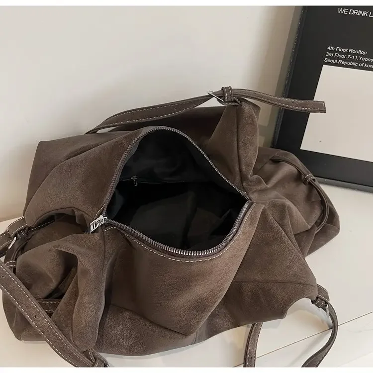 CEEKAY Damen Hobo-Tasche, dunkelbraun, Wildleder-Textur, große Schulterhandtasche, seitliches Schnallendetail, Reißverschluss, für den täglichen Pendelverkehr, lässig – Detail 24