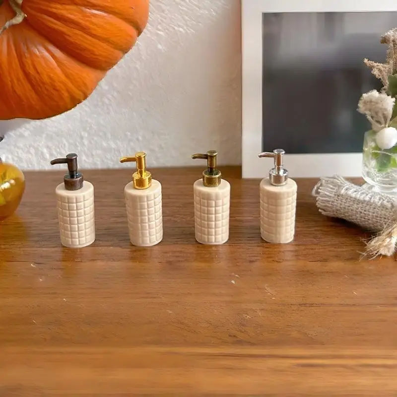 Miniatur-Seifenspender, Puppenhaus-Zubehör, Mini-Lotionflasche mit Gitterstruktur für Puppenhaus-Badezimmer-Szenendekoration im Maßstab 1:12