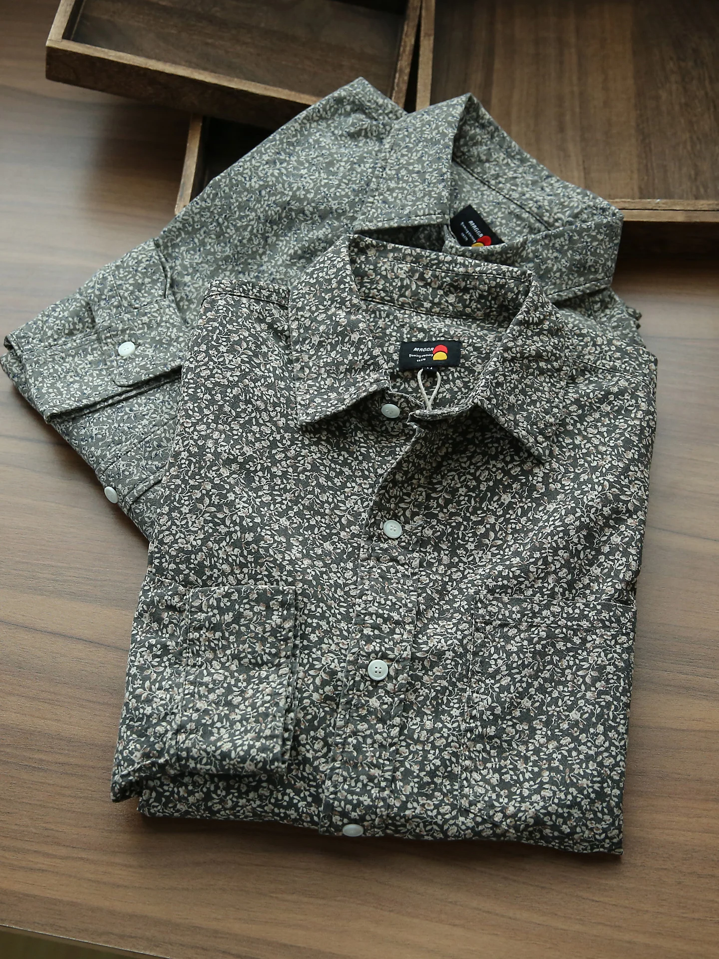 

Новая осенняя мужская рубашка из чистого хлопка цвета хаки с цветочным принтом, свободного кроя, с длинным рукавом, повседневная, с воротником, для повседневной носки