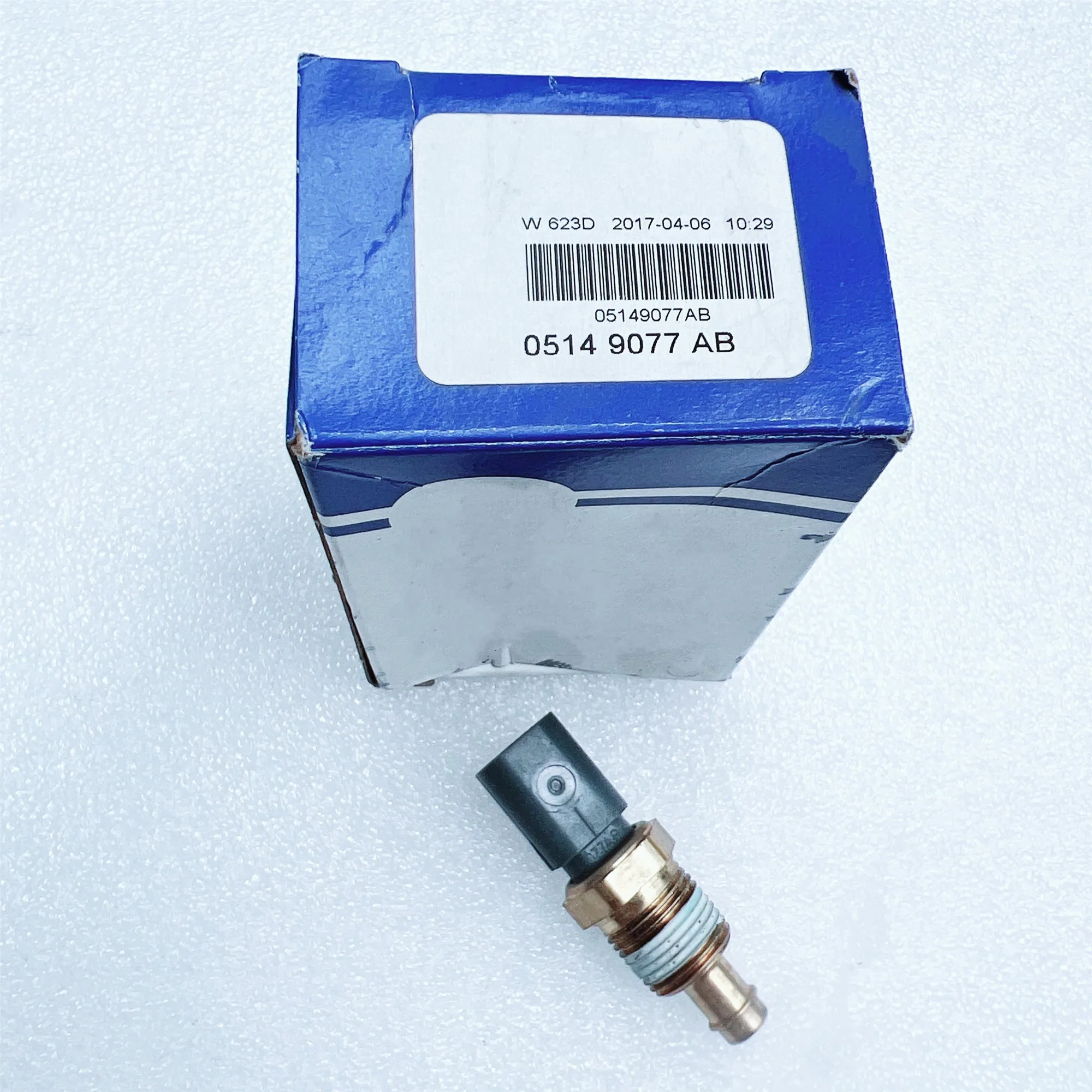 Original Temperature Sensor (Fluid Temperature Sensor) 5149077AB, 5149096AA, Suitable for: Wrangler, Grand Cherokee, Dodge Journ