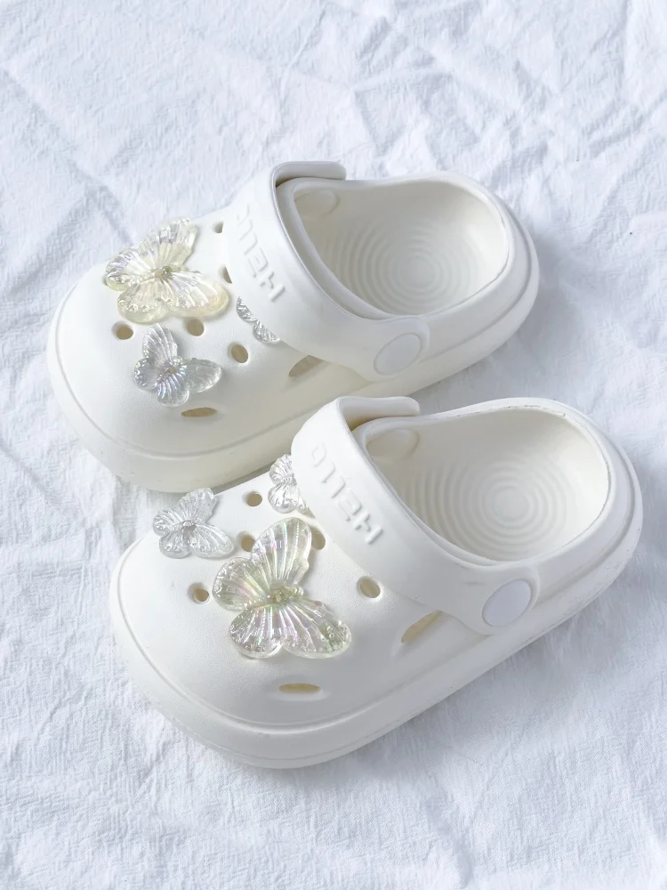 

2025 summer new perforated slippers, girls' white butterfly outer sandals, casual and versatile Korean slippers