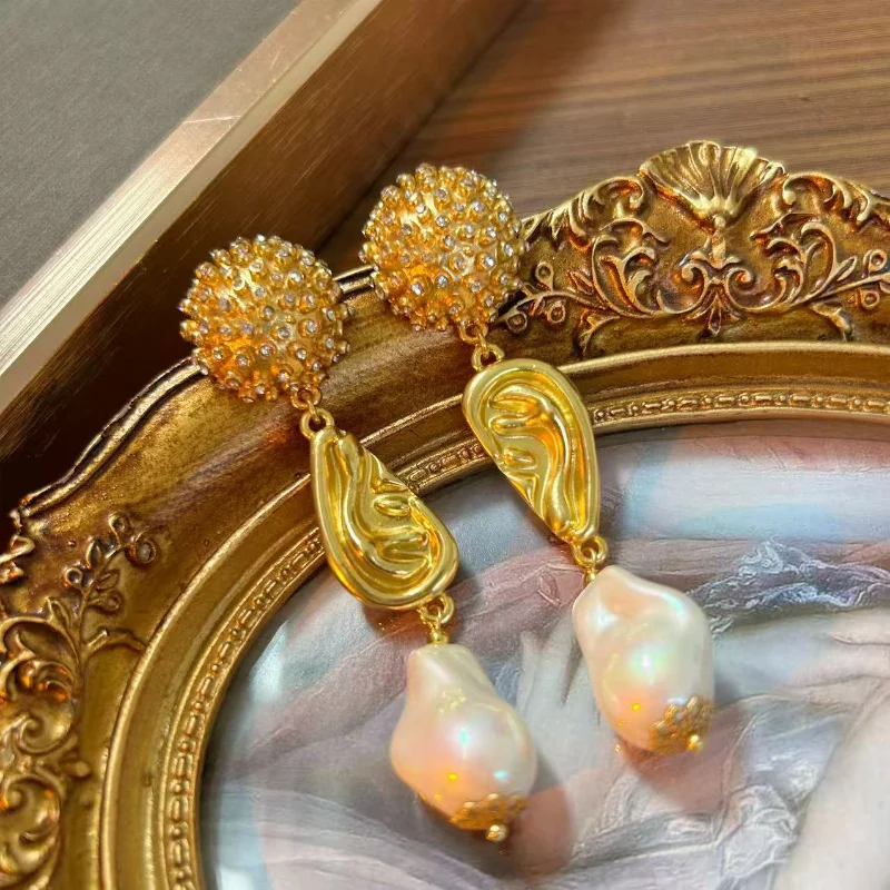 

New Fluttered Pearl Floral Earrings