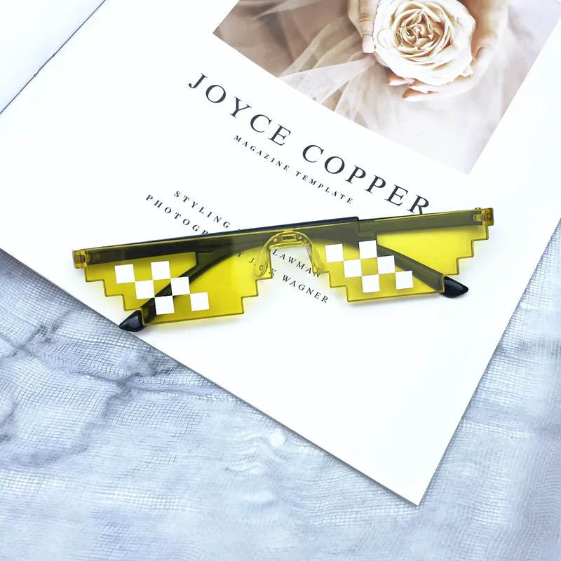 تصميم جديد مضحك فسيفساء النظارات الشمسية البلطجة الحياة نظارات شمسية بكسل الأسود ريترو ألعاب روبوت النظارات الشمسية حفلة عيد ميلاد تأثيري الحسنات