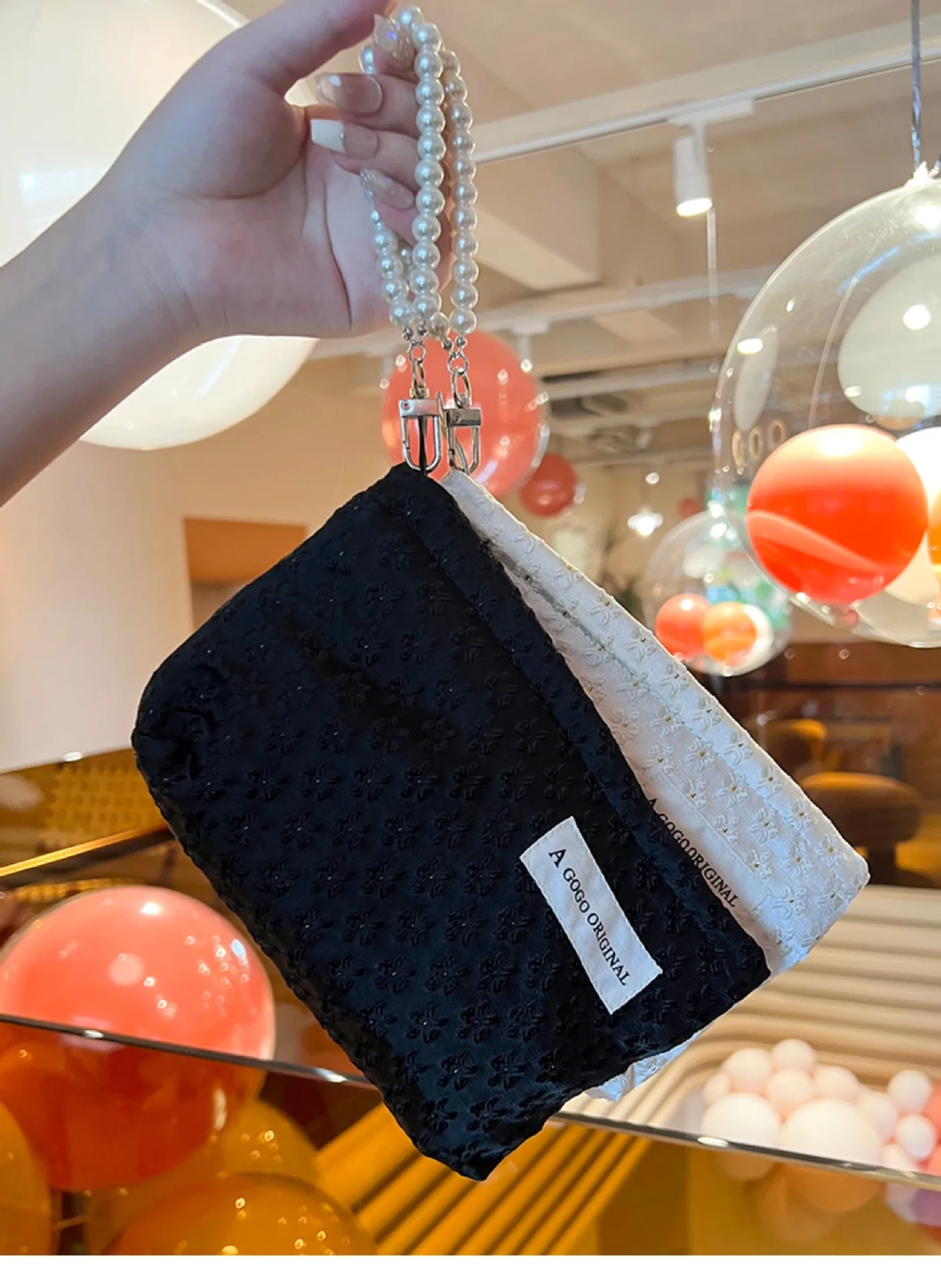 

Sweet Pearl Chain Handbag Women Clutche Bag Makeup Bag Pencil Case Wrist Wallet Phone Pouch Shopping Phone Key Card Money Bag