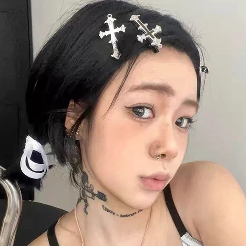 Imagen 2 del producto Pinzas para el cabello góticas en forma de cruz, estilos Y2k, pasadores de pico de pato de Metal de Color blanco y negro, tocados para fiesta de Halloween de Lolita para mujeres y niñas