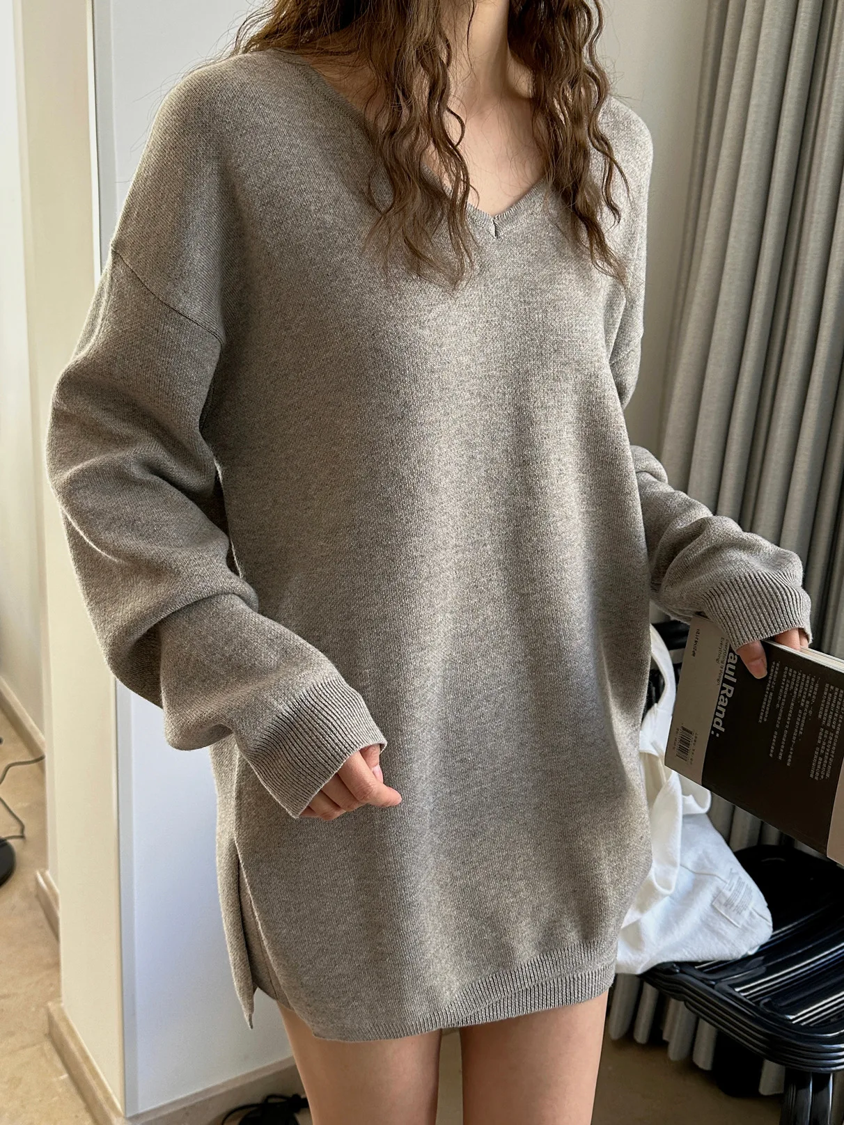 Spring and autumn women\'s casual solid color V-neck long sleeved loose wool sweater