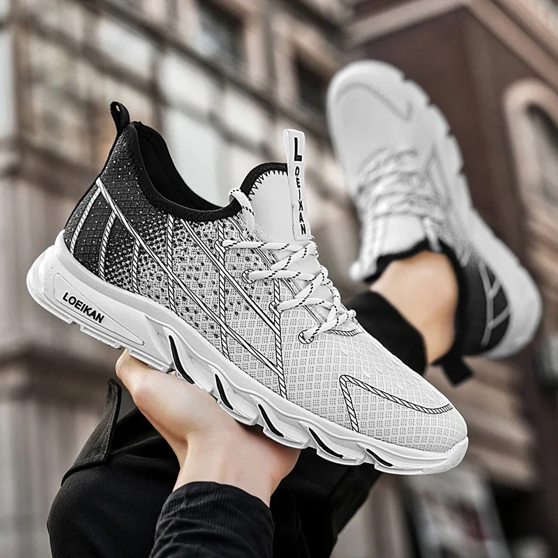 

New Large-sized Men's Ultra-light and Breathable Fly-woven Mesh Flat, Soft and Comfortable Lace-up Casual Sports Shoes
