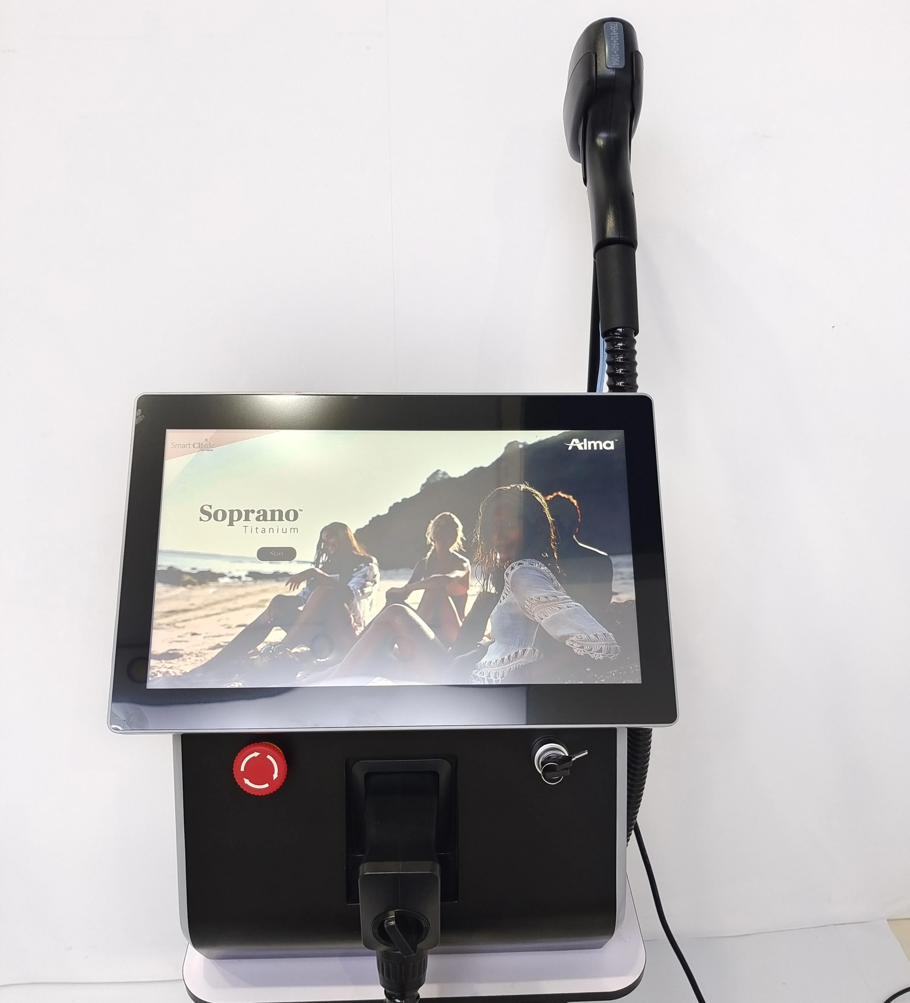 آلة إزالة الشعر بالليزر المهنية المحمولة 4000 واط ديود الكسندريت 4 أطوال موجية 755nm 808nm 1064nm نظام تبريد الجليد