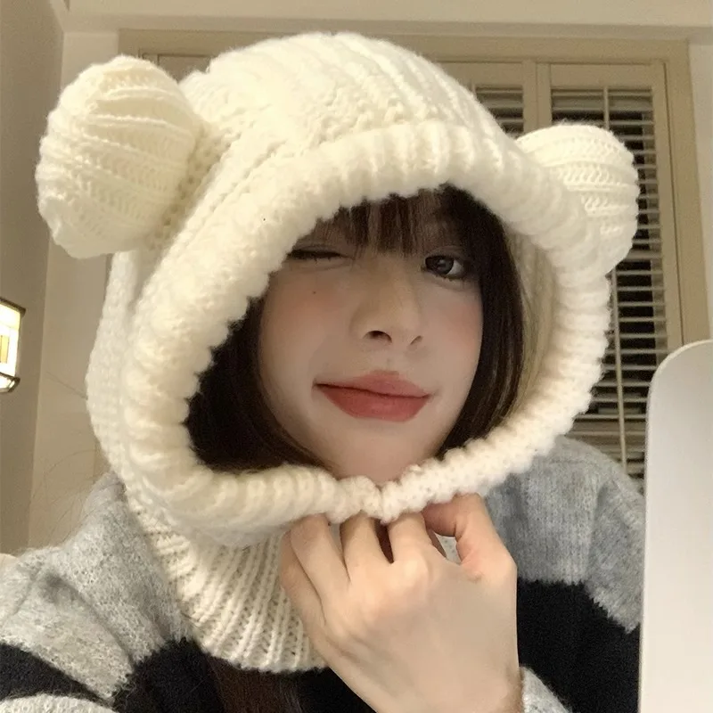 หมวกบีนนี่มีฮู้ดถักสำหรับผู้หญิงมีหูที่อบอุ่นในฤดูหนาวหมวกผ้าพันคอป้องกันผ้าพันคอถักโครเชต์สีทึบสำหรับกลางแจ้งหมวกไหมพรม