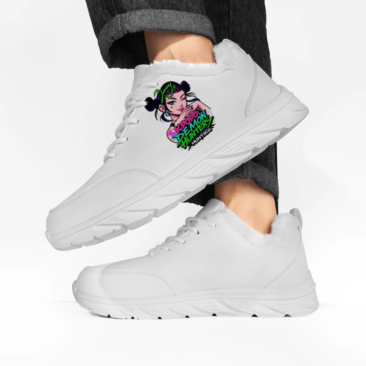 أزياء النساء الفراء الشقق الأبيض فروي اصطف Kpop المعبود الصيادين جيني الجرافيك أحذية رياضية الانزلاق على السيدات الراحة الدافئة أفخم المتسكعون