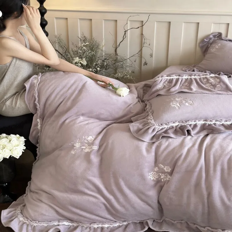 

Good Quality New Arrivals Warm Skin Friendly Winter Bedding Four Piece Set