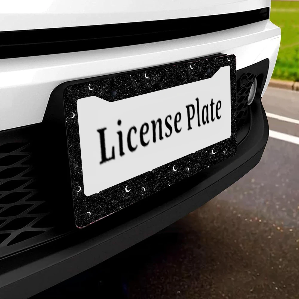 1 szt. Czarno-biała ramka na tablicę rejestracyjną z motywem półksiężyca, 2 otwory, materiał aluminiowy, 15x30 cm z zestawem śrub, styl retro Nove