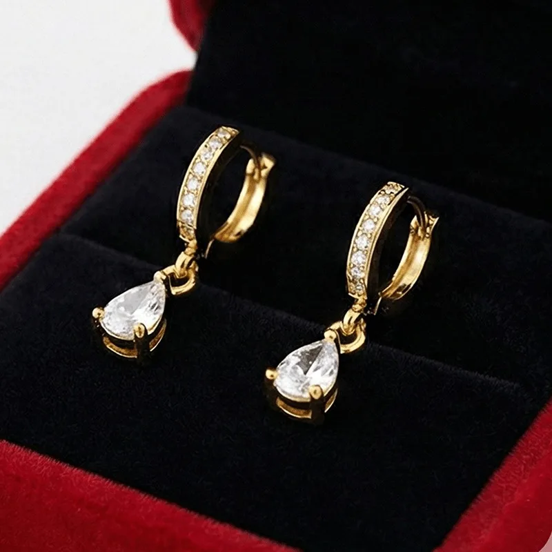 

1 пара серег с синтетическим муассанитом в форме капли, 0,5 карата, стильные и очаровательные.