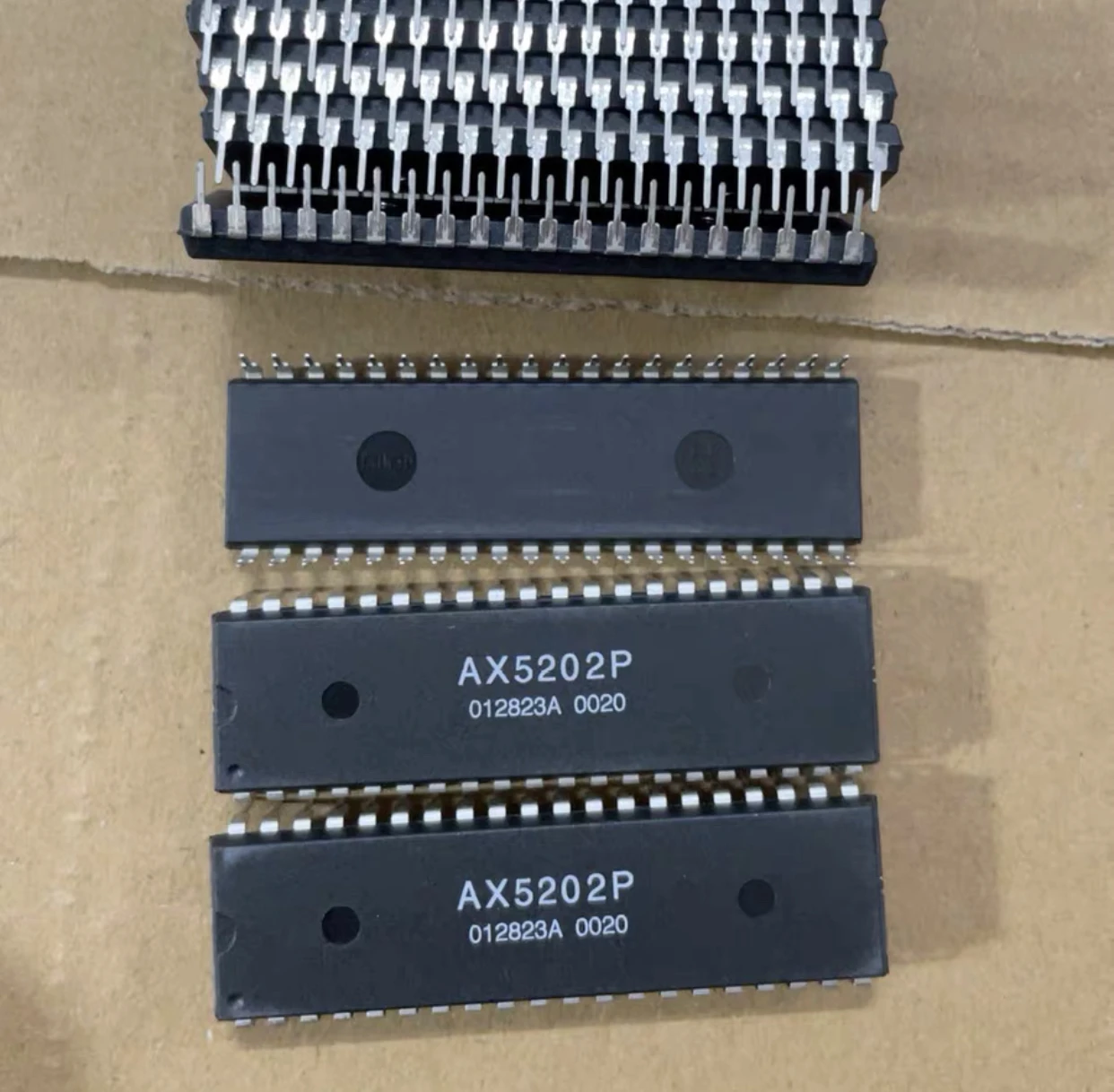 1-5pcs/lot  AX5202P AX5202 DIP40 New Original IN STOCK