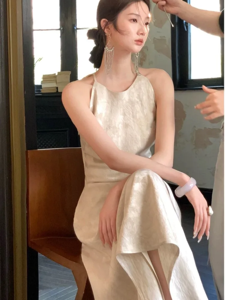 المرأة الأنيقة البيج الساتان Bodycon السباغيتي حزام فساتين الصيف موضة جديدة مثير بلا أكمام فستان طويل مساء فستان حفلات