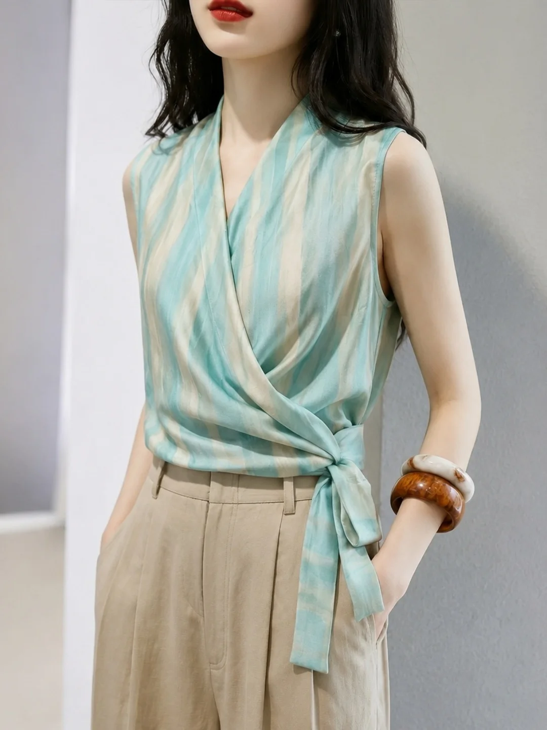 Stylish V-Neck Sleeveless Vest Women's Fashion Color Block Silk Top Trendy Commute Korean Style Regular Fit Stripe Pattern