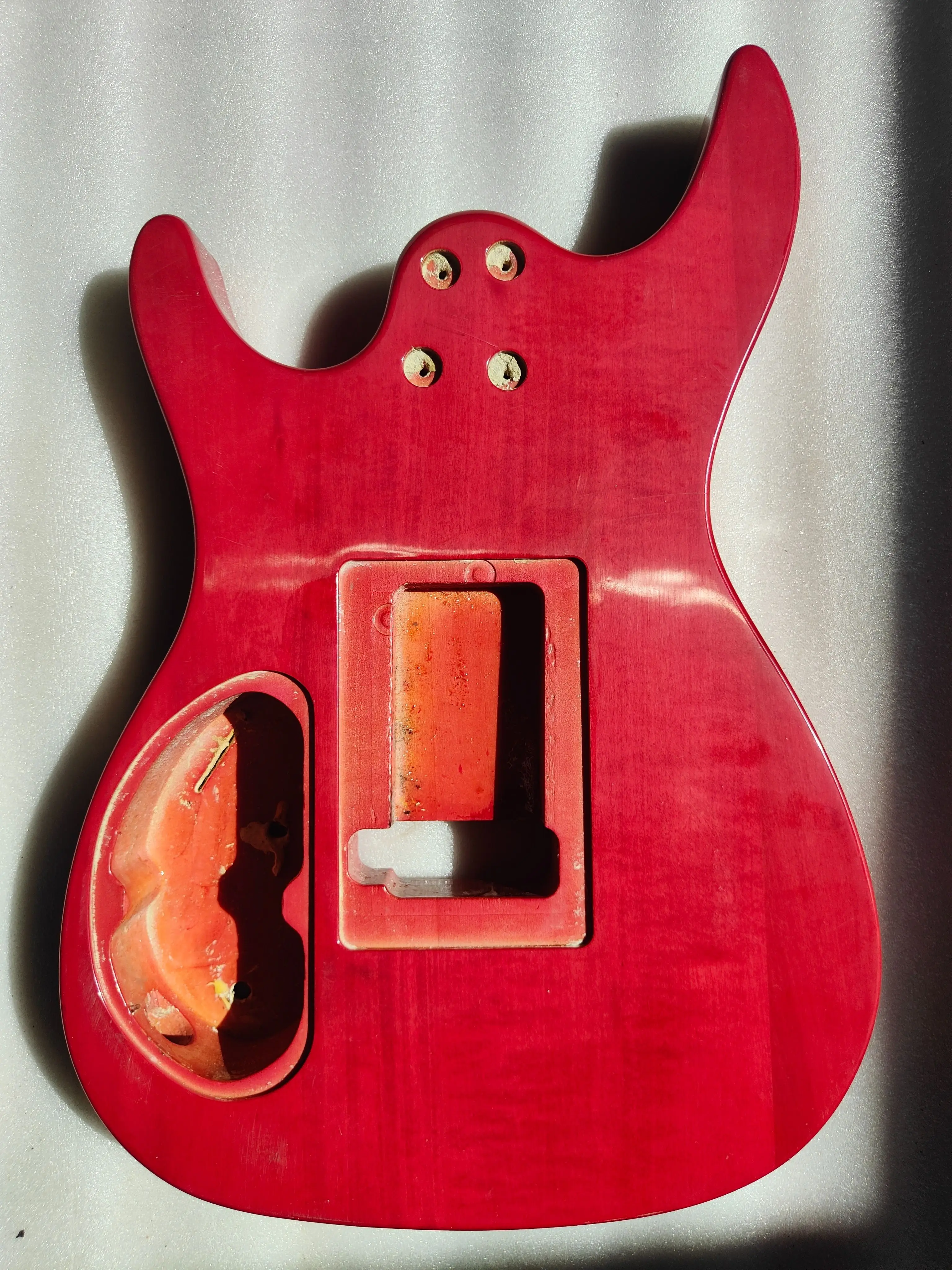 Stock DIY Slat Defective Custom D Original Floyd Rose Electric Guitar Body SSH Finished Red Flame Maple Veneer Guitarra Barrel