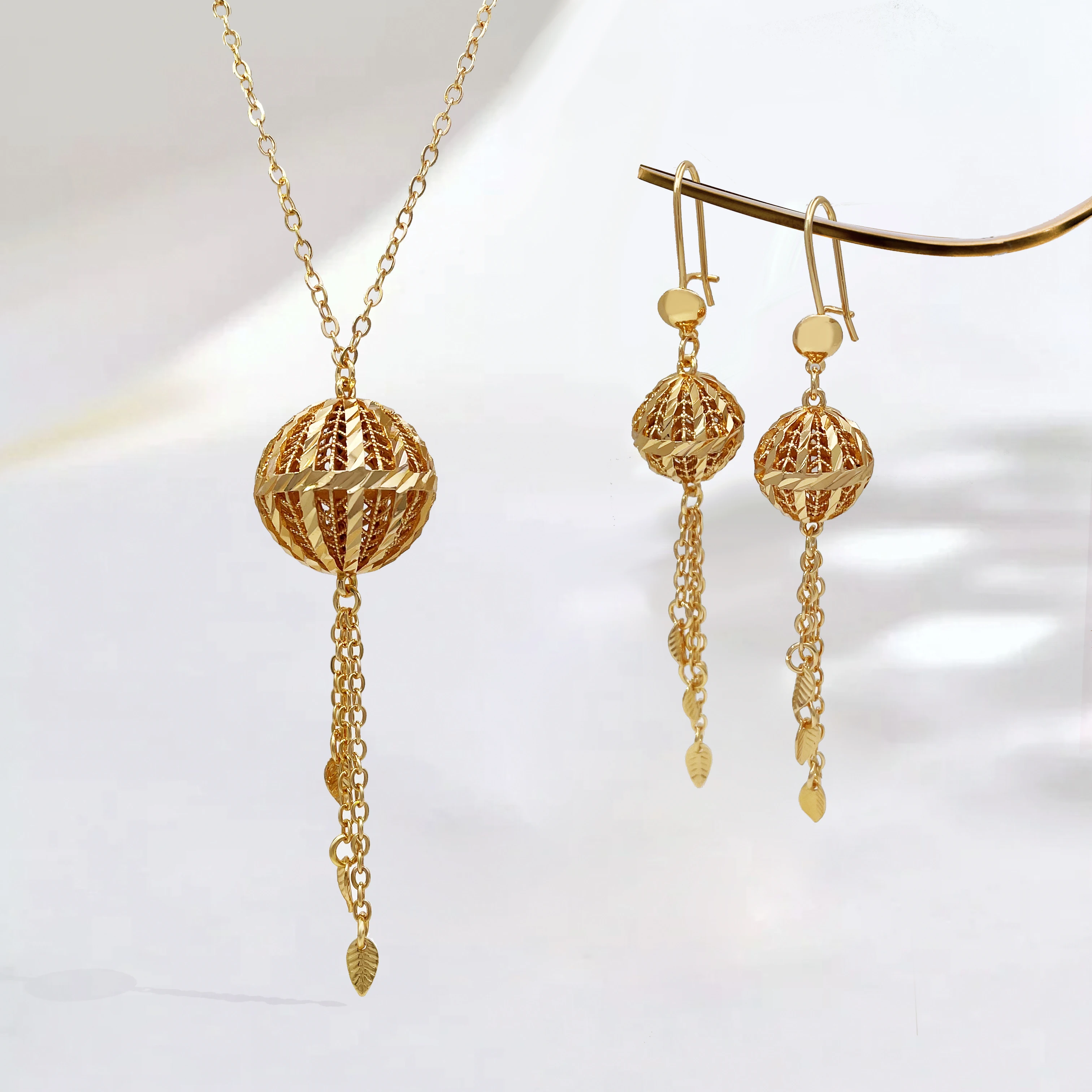 

Earrings and Necklace Set for Women Wearing Fashion Design Pendant Ear Bracelets Exquisite Jewelry Two Piece Set