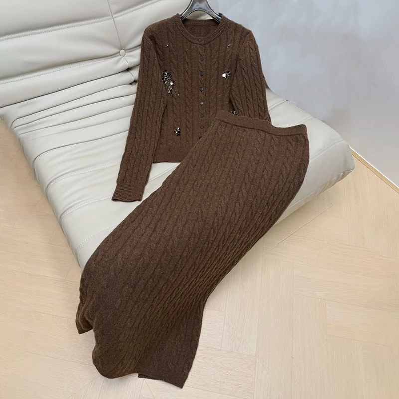 Wysokiej jakości damskie komplety dwuczęściowe ze spódnicą do połowy łydki i dziergany sweter z kardiganem zdobionym koralikami, styl retro i luksusowy 251107122