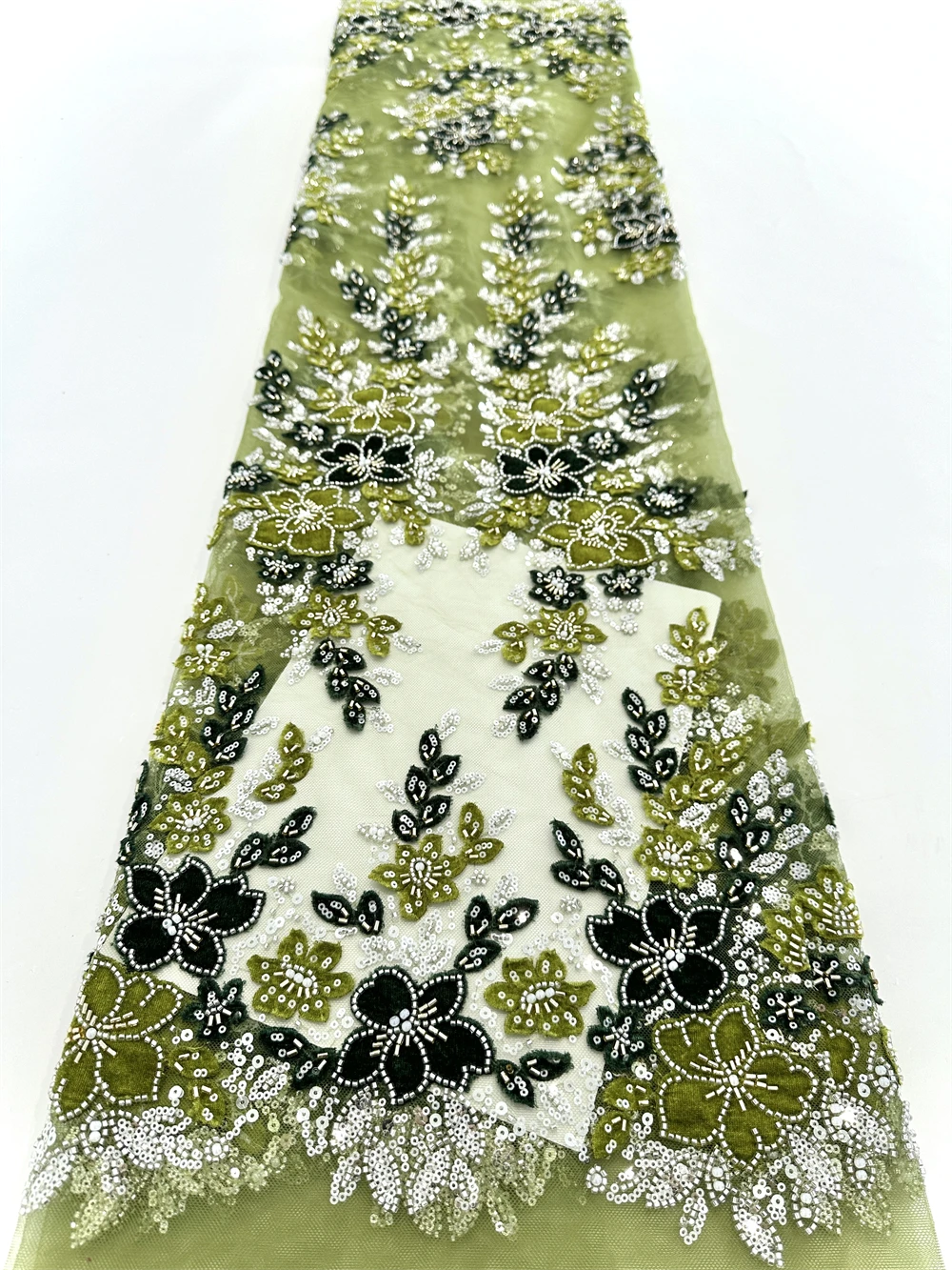 

Luxurious Nigerian Handmade Velvet Lace Fabric with Sequins And Beaded Embroidery High Quality African French Lace for Sewing