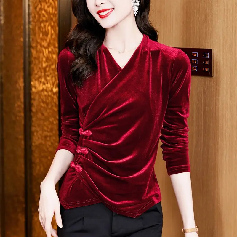 V-neck slim-fit T-shirt women's clothing 2025 spring new noble foreign-style disc-buckled shirt black inner bottoming shirt top
