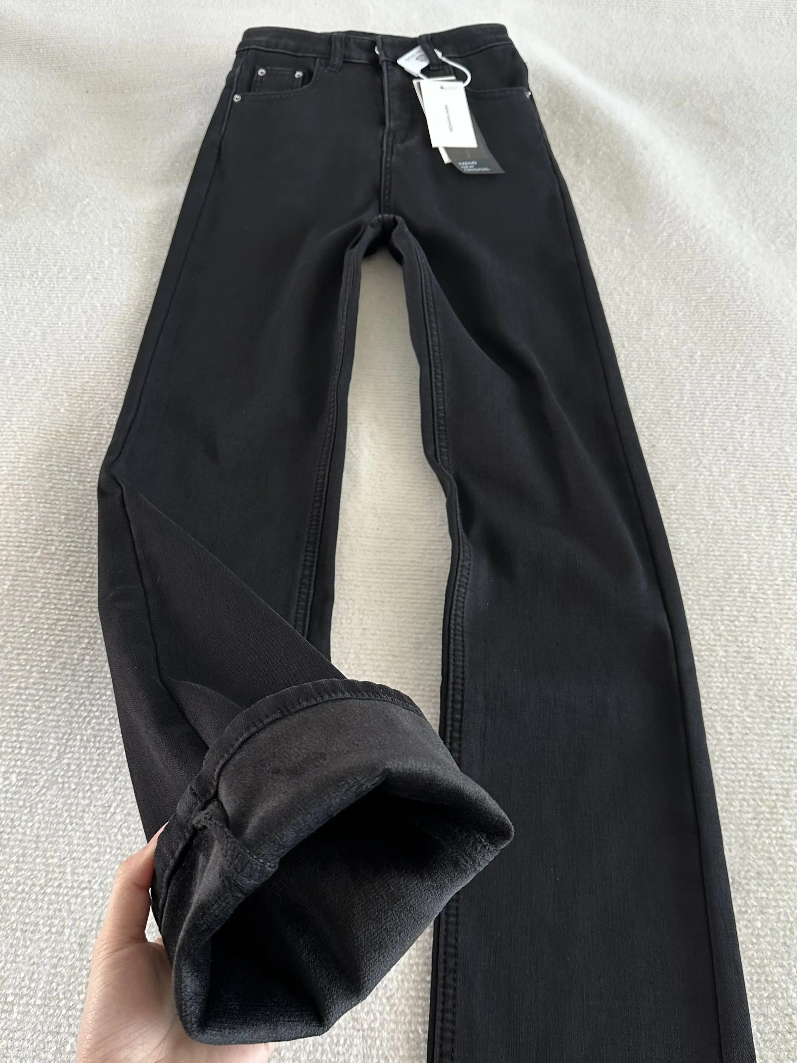 

Черные женские плюшевые расклешенные брюки с высокой талией, простые модные брюки в корейском стиле, новые брюки осень/зима 2025 г.