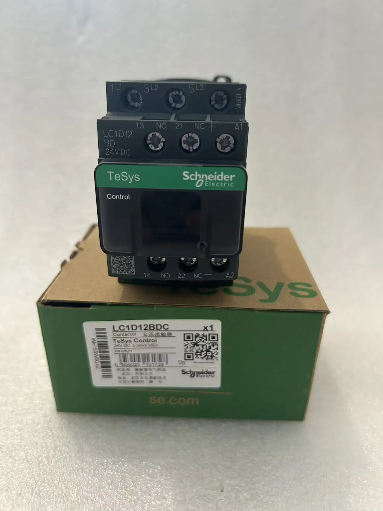 LC1D12BDC LC1D12BD contactor - 3P(3 NO) - AC-3 - = 440 V 12 A - 24 V DC coil