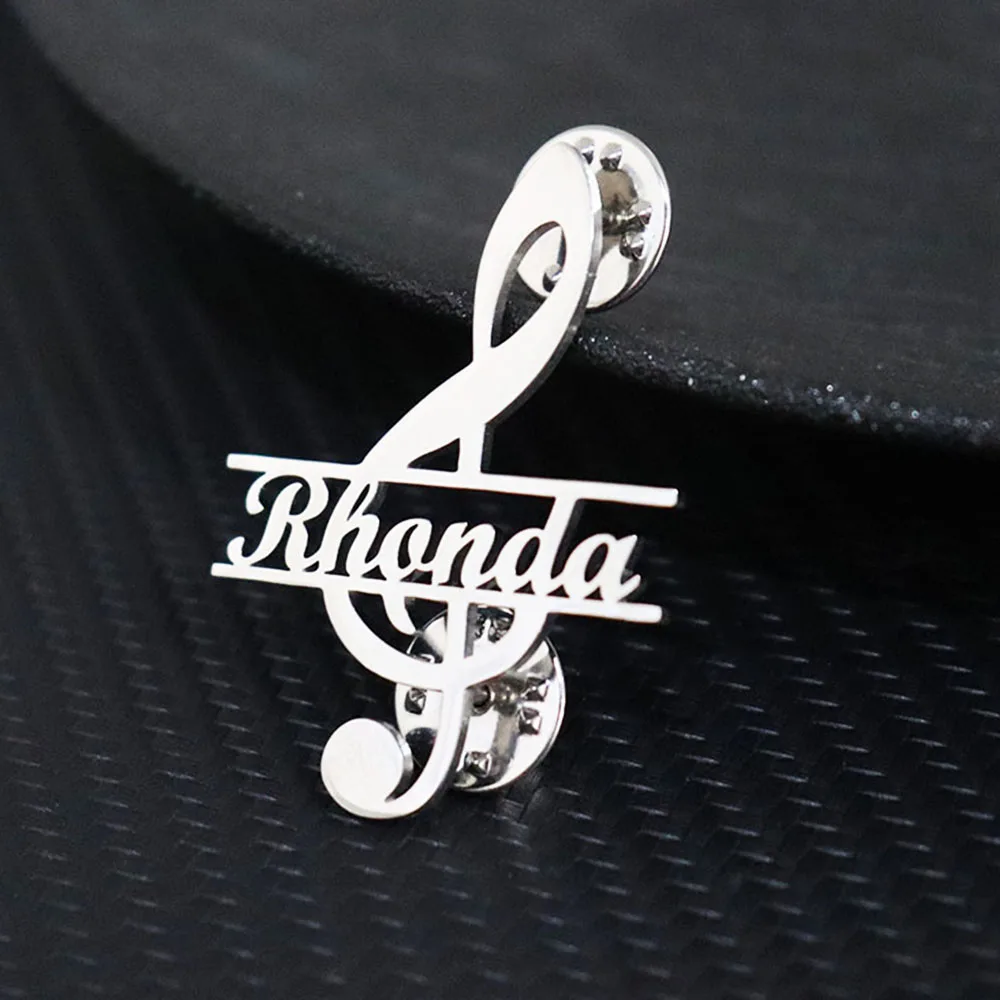 Benutzerdefinierte Namens-Musiksymbol-Brosche, personalisiertes Namensschild, modische Anstecknadeln für Damen und Herren, Edelstahl-Schmuck, Hochzeitsgeschenke, trendig