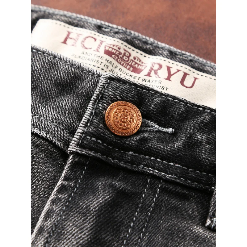 Jeans da uomo di fascia alta con gamba dritta piccola e vestibilità slim, tendenza della moda autunnale 2025, pantaloni in denim casual di lusso retrò leggeri