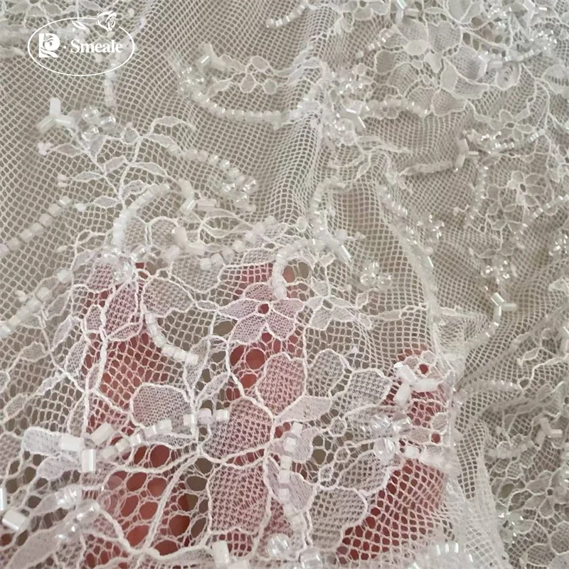 Perlen-Pailletten-Spitzenstoff. Luxuriöses Abendkleid aus französischer Spitze. Hochwertige Maßanfertigung für Braut- und Hochzeitsstoffe. – Detail 6