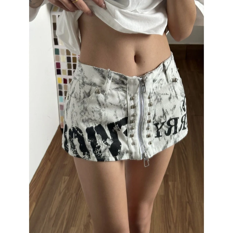 

American Vintage Rivet Distressed Short Jeans Women Streetwear Bodycon Fit Y2k Retro Hot Shorts Zipper High Waist Summer