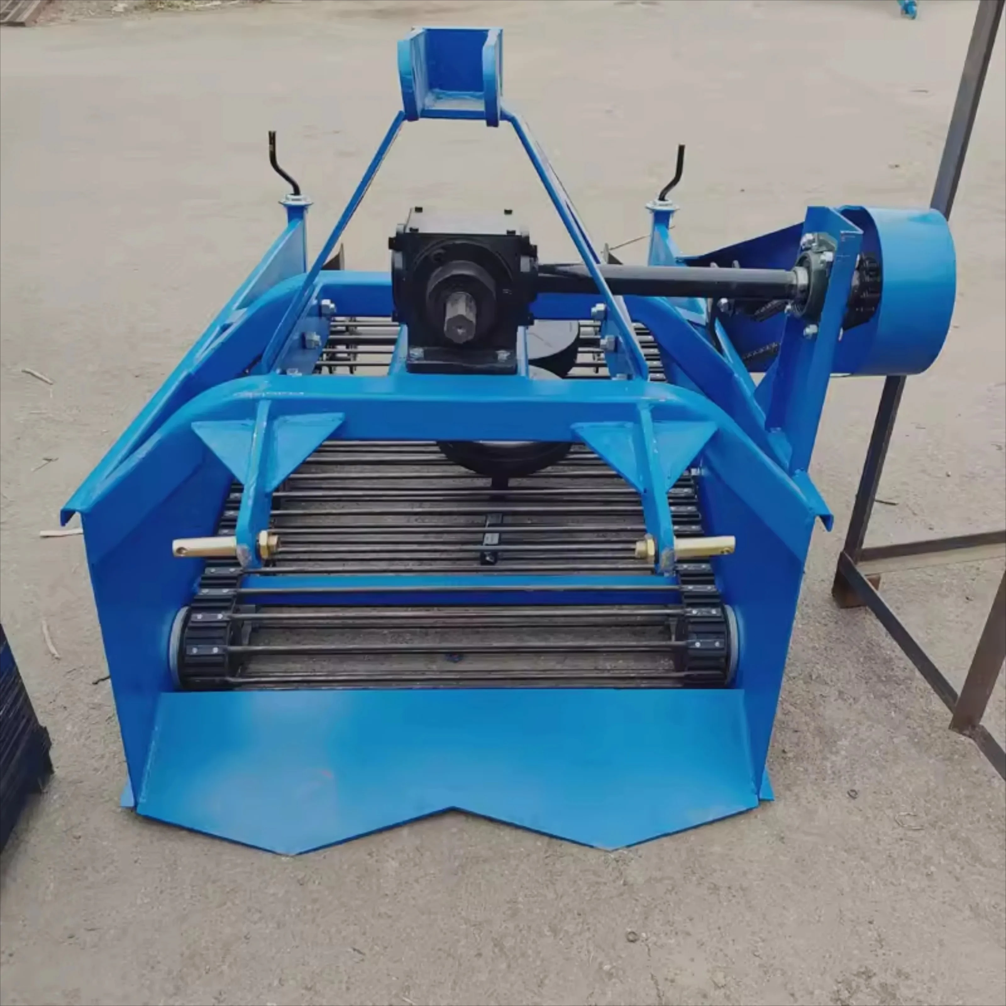 Automatic Agricultural Harvester Machine For Sweet Potatoes Garlic Carrots Peanuts Tractor Compatible