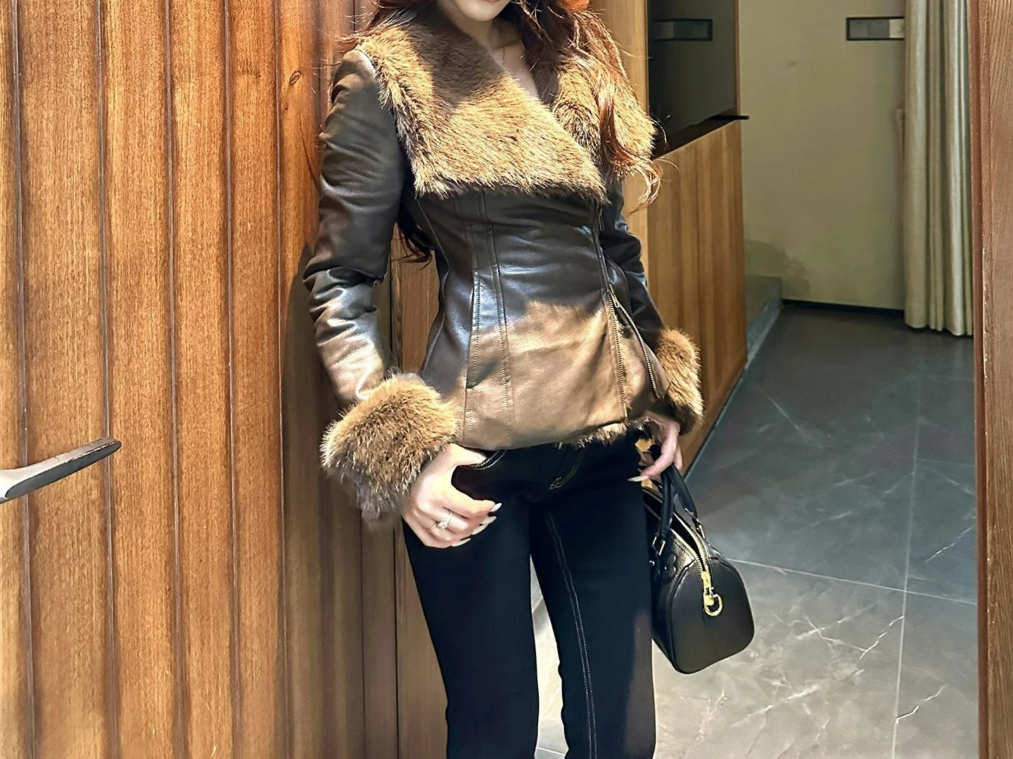 

Vintage Coffee Color Fur Collar Leather Jacket for Women Autumn and Winter Thickened High-End Elegant Slim Fit Short Jacket Top