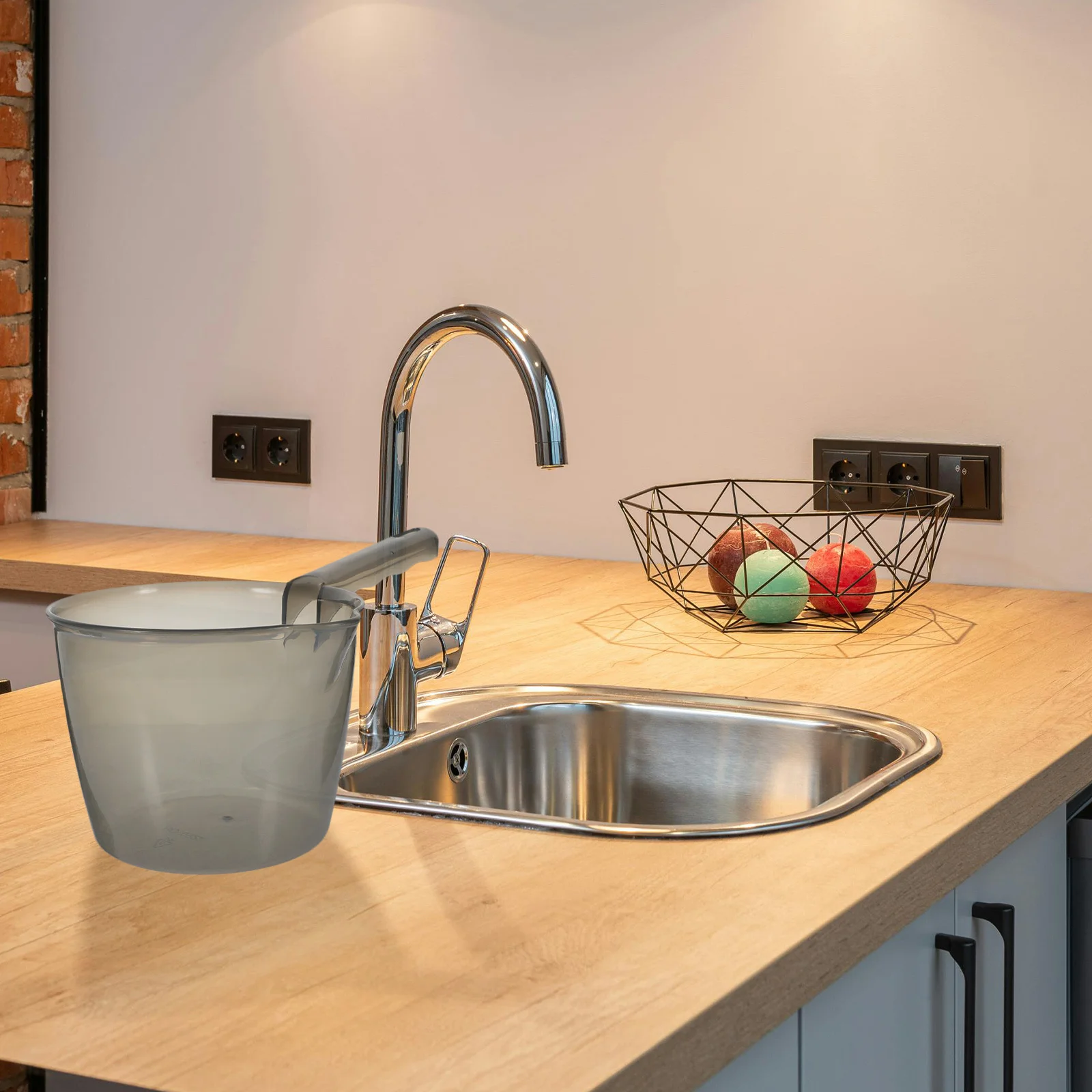 

PP Thickened Water Ladle Kitchen Scoop with Ergonomic Handle Hanging Hole for Bath Home Garden Multipurpose Water Dipper