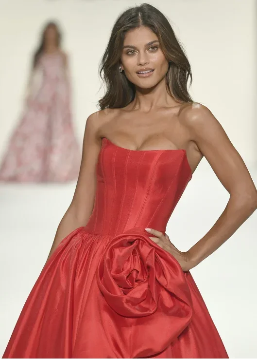 

2026 Long Dubai Arabic Prom Dresses Strapless Sleeveless Floral Pleated Women Party Dress Custom Made Red Long Evening Gowns